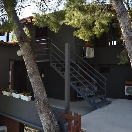 Hill Side Hotel 3*