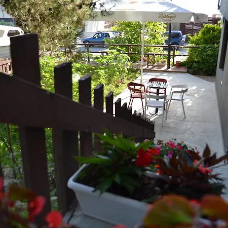 Hill Side Hotel