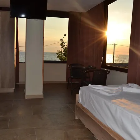 Hill Side 3* Durrës